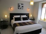 Chambre "Sassafras" de 2 personnes de 68 &euro; � 78 &euro;.
Elle donne vue sur la cour fleurie du Ch�teau. 
Elle est �quip�e d