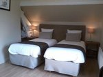 La chambre B�gonia est tr�s intime et bien insonoris�e.La vue donne sur les vignes. 
Vous avez un acc�s � la salle de petit d�jeuner  et au petit salon.
